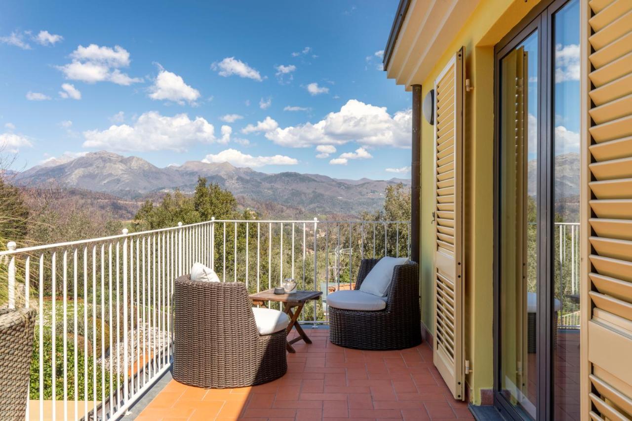 Holiday Prato Verde Chiatri Exterior photo