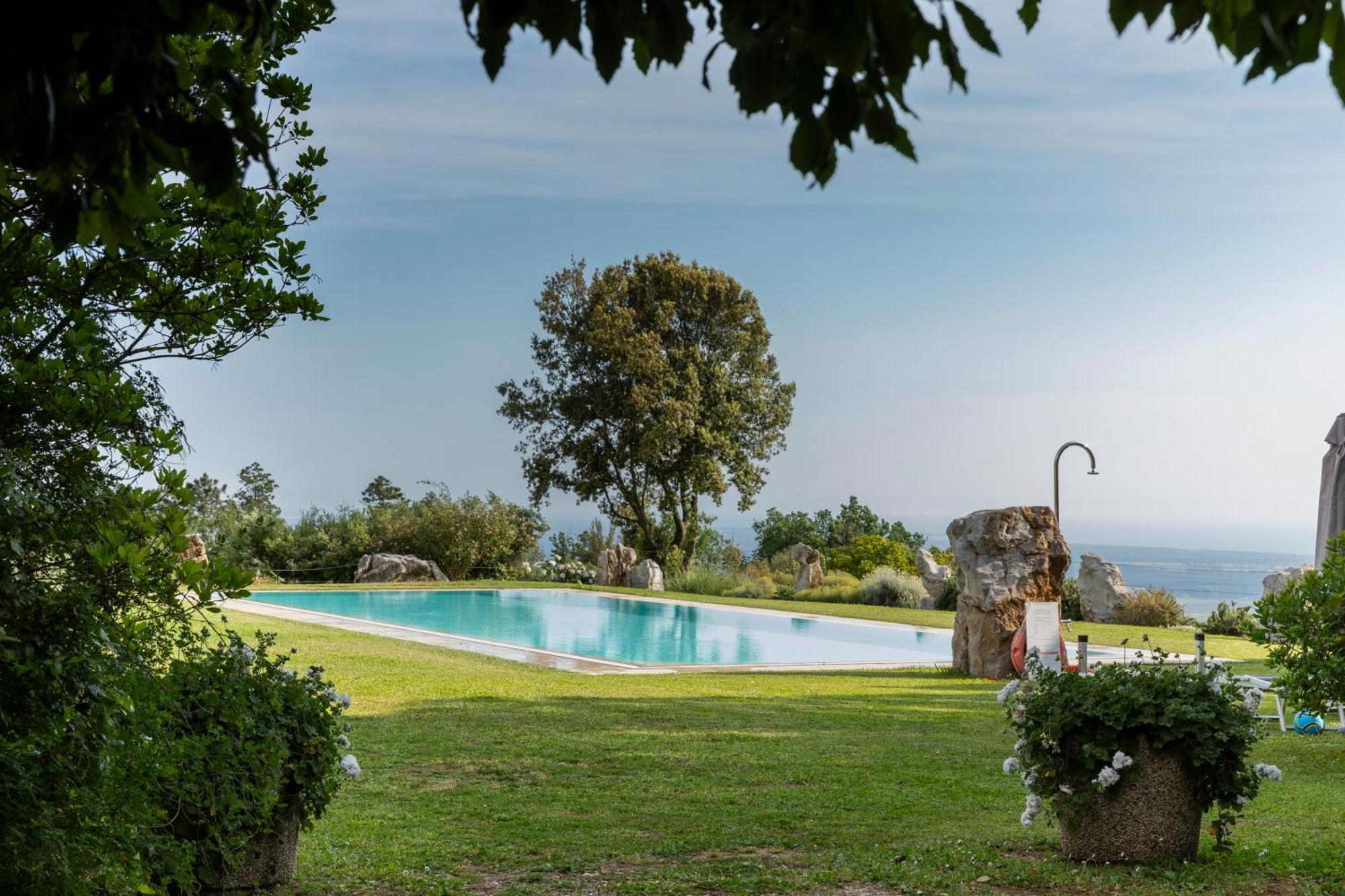 Holiday Prato Verde Chiatri Exterior photo